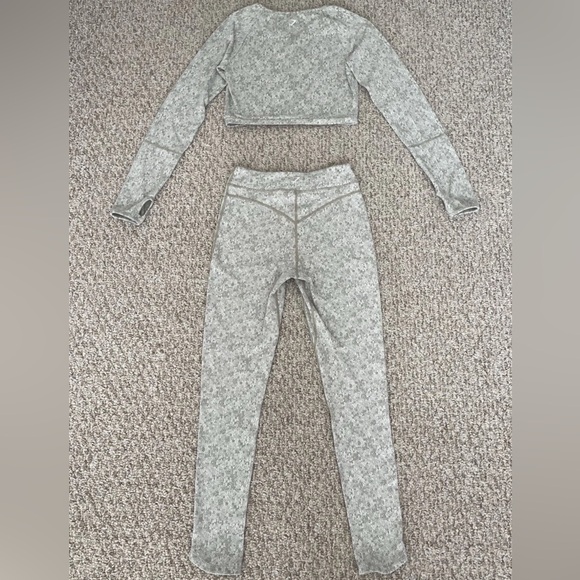 Gymshark Fleur Textured Marl Workout Set - Washed Khaki Marl Green - Picture 5 of 14